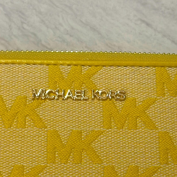 Michael Kor jet set travel phone holder wallet - Picture 4 of 6